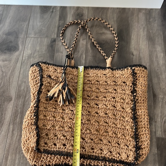Beautiful Straw Beach Bag - Picture 8 of 13